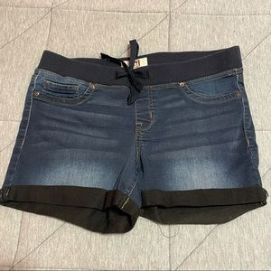 Stretchy jeans shorts, dark wash. Size M